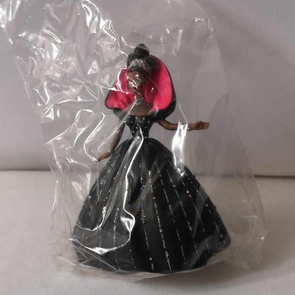 Vintage 1998 Hallmark "African-American Holiday Barbie" Ornament in Original Box - Picture 3 of 7